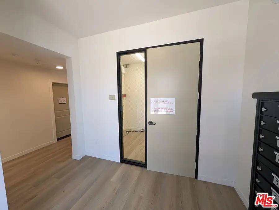1156 W Florence Avenue, Los Angeles, CA 90044 - #3