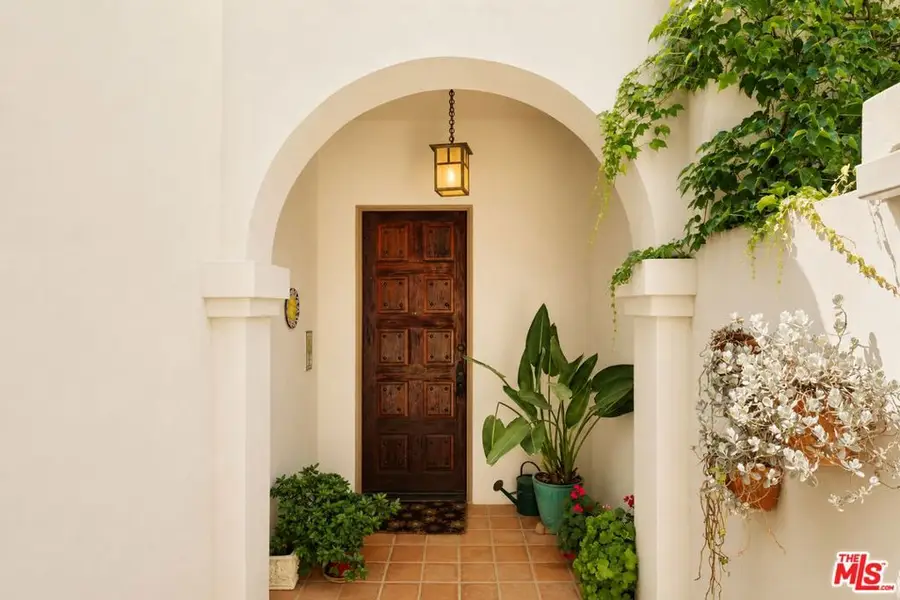 8935 Hollywood Hills Road, Los Angeles, CA 90046 - #2