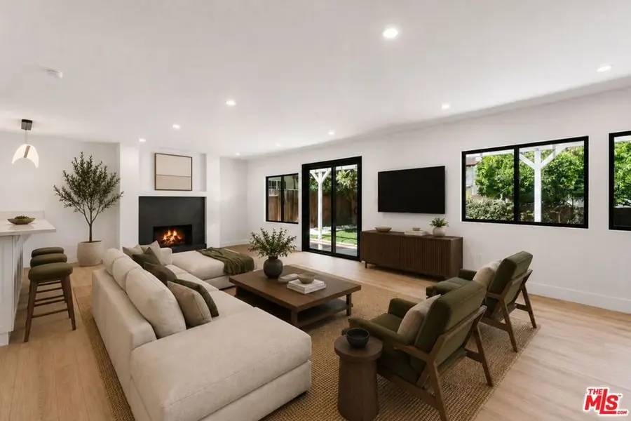 19701 Blythe Street, Winnetka, CA 91306 - #3