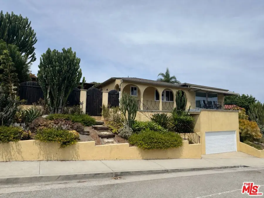 1150 W Summerland Avenue, San Pedro, CA 90732 - #2