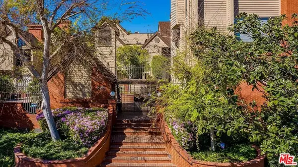 835 S Lucerne Boulevard #205, Los Angeles, CA 90005