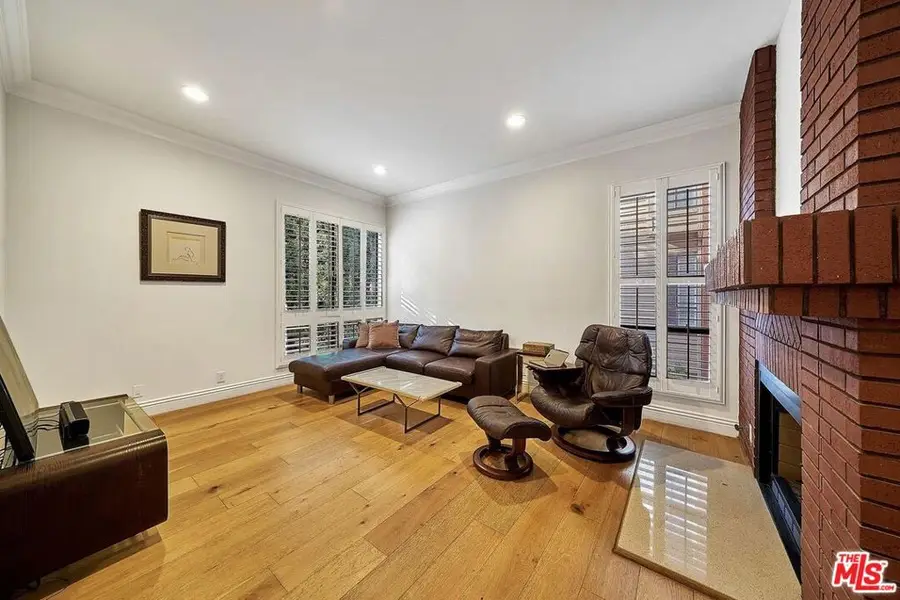 835 S Lucerne Boulevard #205, Los Angeles, CA 90005 - #3