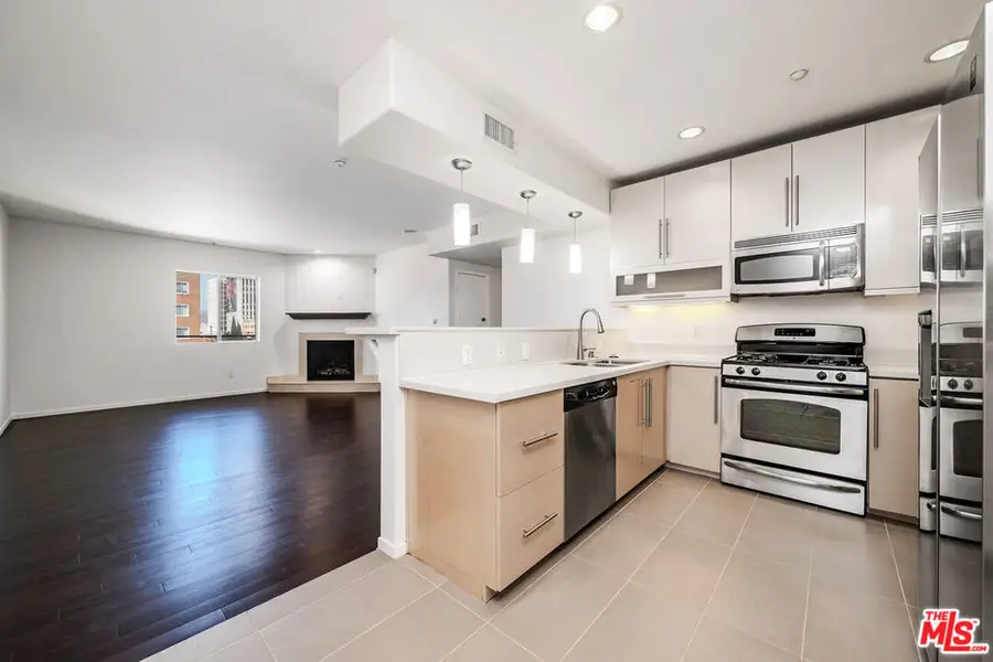 733 S Manhattan Place #405, Los Angeles, CA 90005 - #2