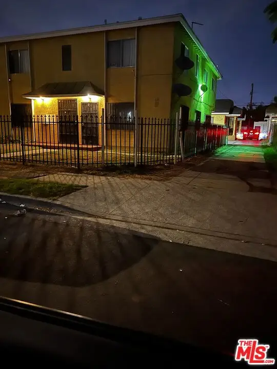 639 W 80th Street, Los Angeles, CA 90044 - #2