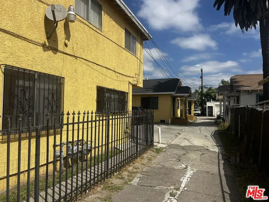 639 W 80th Street, Los Angeles, CA 90044 - #3