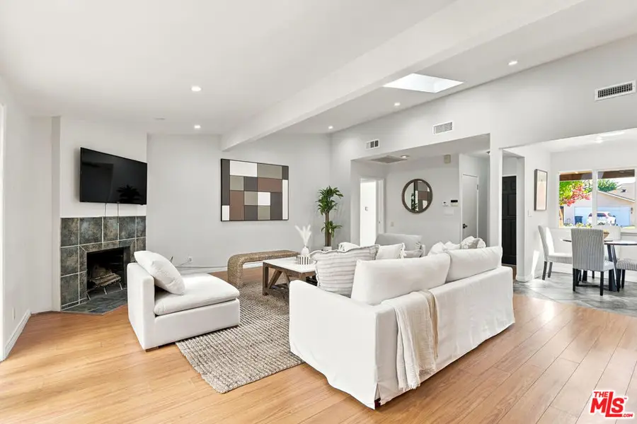 6443 Graves Avenue, Lake Balboa, CA 91406 - #3