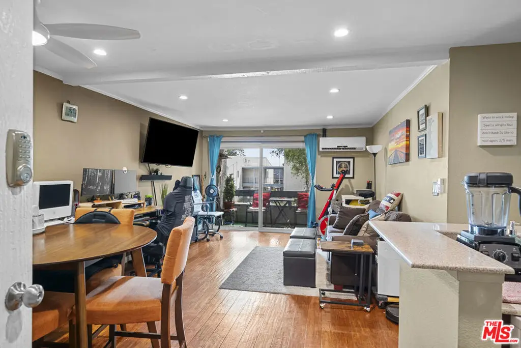 21800 Schoenborn #225, Canoga Park, CA 91304 - #1