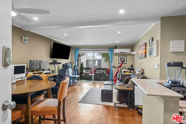 21800 Schoenborn #225, Canoga Park, CA 91304