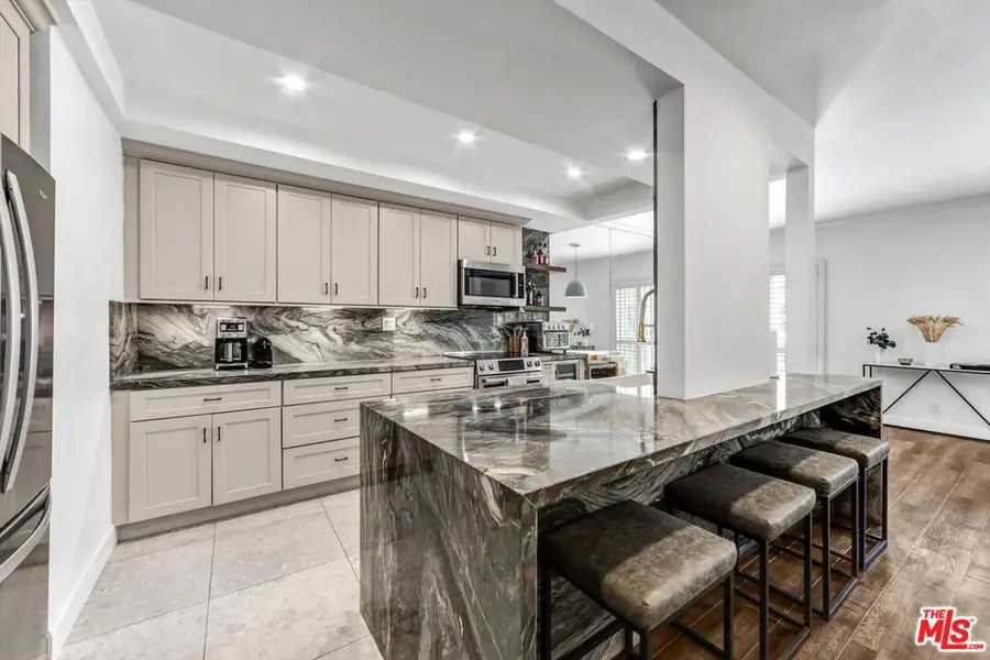 1221 N Kings Road #101, West Hollywood, CA 90069 - #2