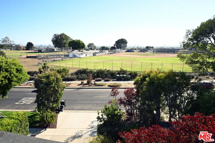 3272 Grand View Boulevard, Los Angeles, CA 90066 - #2