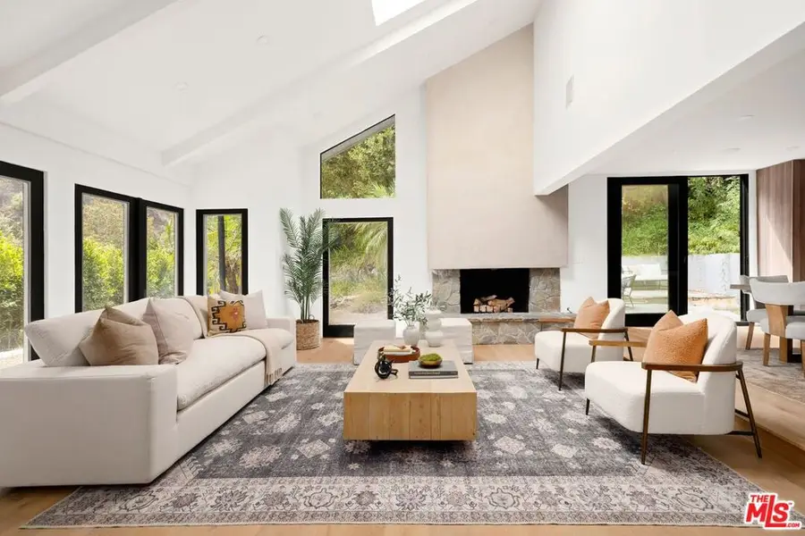 1561 Clear View Drive, Los Angeles, CA 90210 - #3