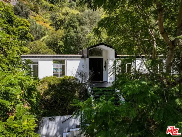 936 Chantilly Road, Los Angeles, CA 90077