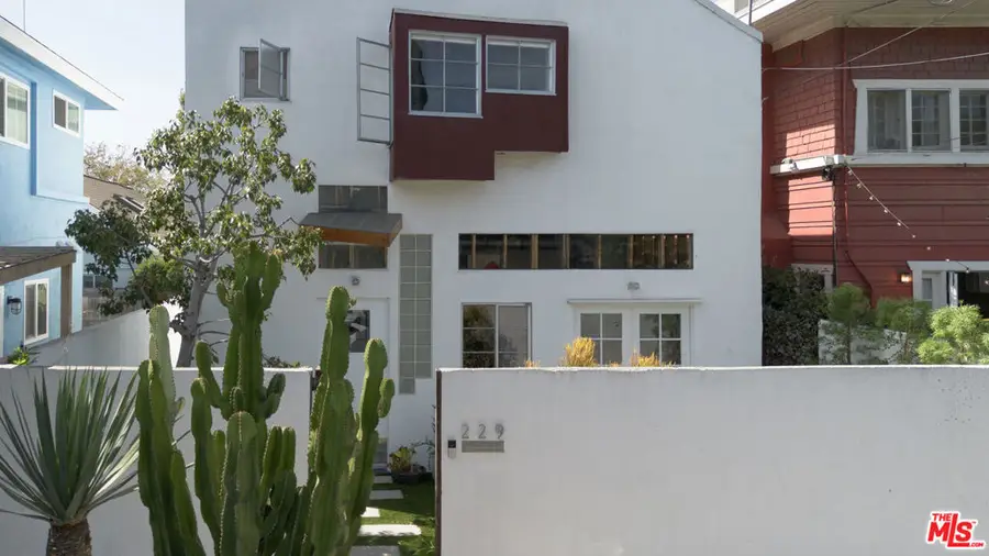 229 San Juan Avenue, Venice, CA 90291 - #2