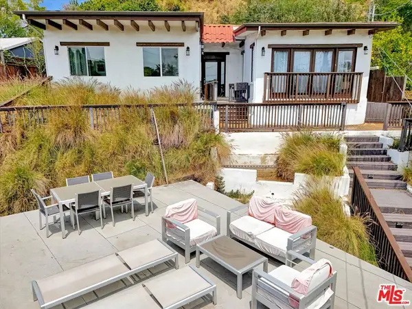 2007 Barcelona Drive, Los Angeles, CA 90046