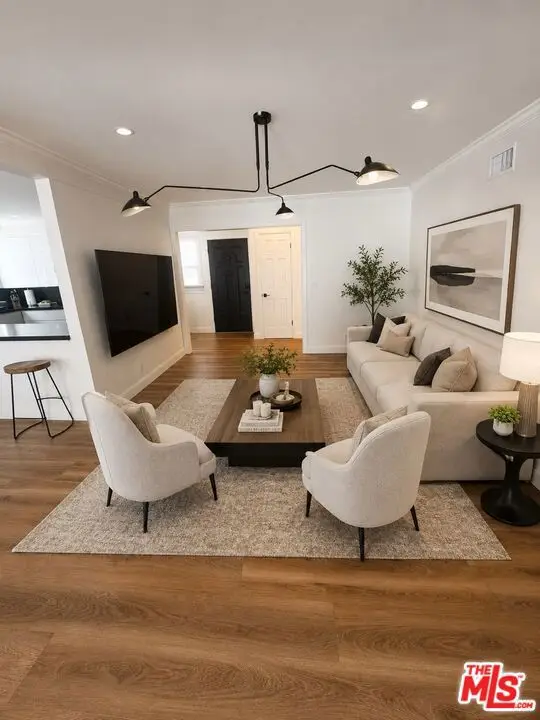 5406 Garden Grove Avenue, Tarzana, CA 91356 - #3