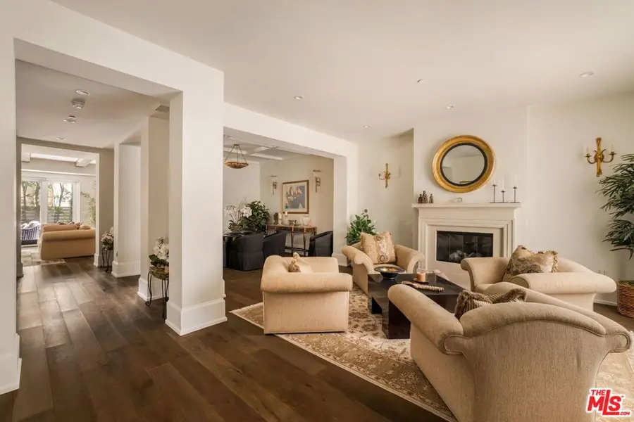 823 S Bundy Drive #111, Los Angeles, CA 90049 - #3
