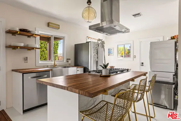11202 Emelita Street, North Hollywood, CA 91601