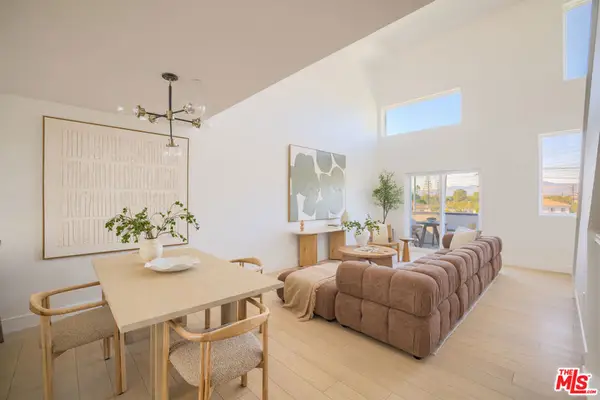 11218 W Victory Boulevard #4, Los Angeles, CA 91606