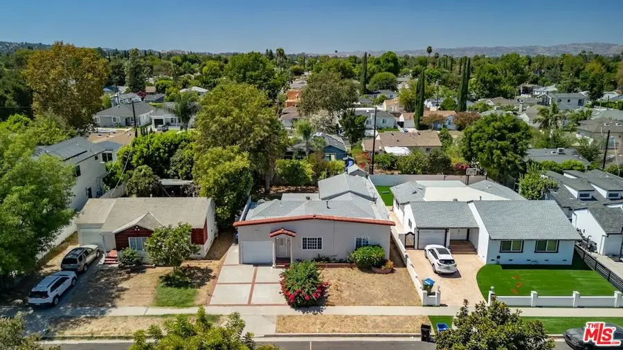 5945 Yarmouth Avenue, Encino, CA 91316 - #2