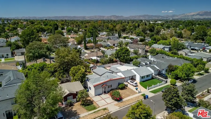 5945 Yarmouth Avenue, Encino, CA 91316 - #3