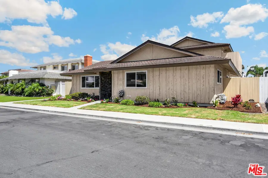 17082 Evergreen Circle, Huntington Beach, CA 92647 - #3