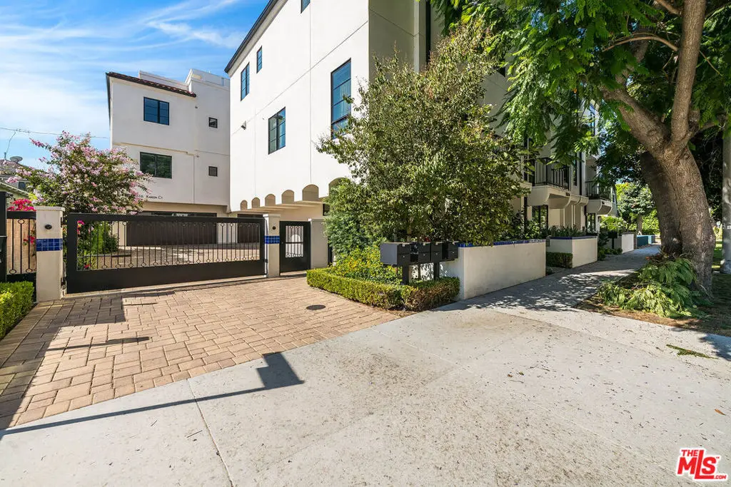 10610 W Kareen Court, Toluca Lake, CA 91602 - #1