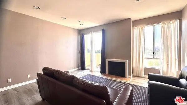 19350 Sherman Way #318, Los Angeles, CA 91335