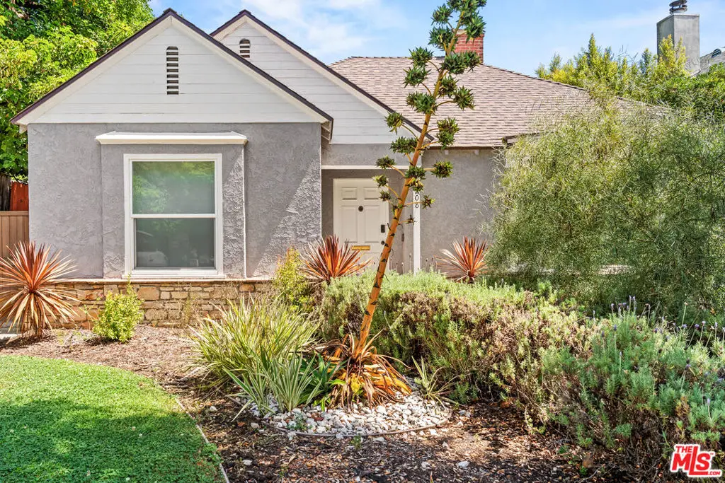 208 N Bowling Green Way, Los Angeles, CA 90049 - #1
