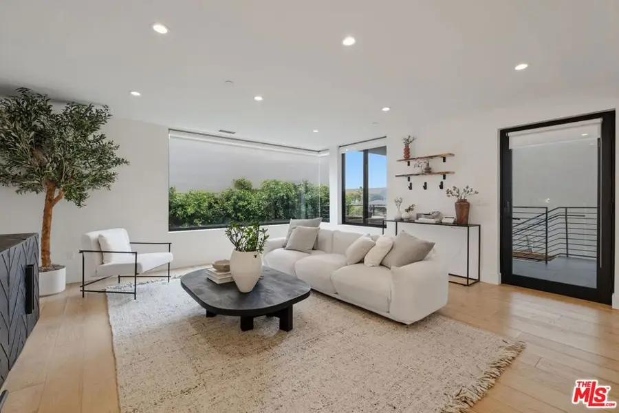 663 Vernon Avenue, Venice, CA 90291 - #3