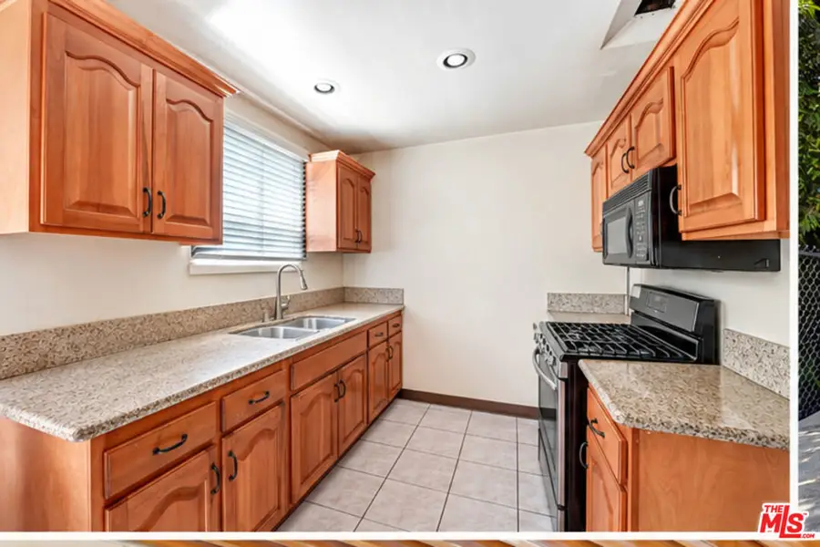 10513 Cimarron Street, Los Angeles, CA 90047 - #3