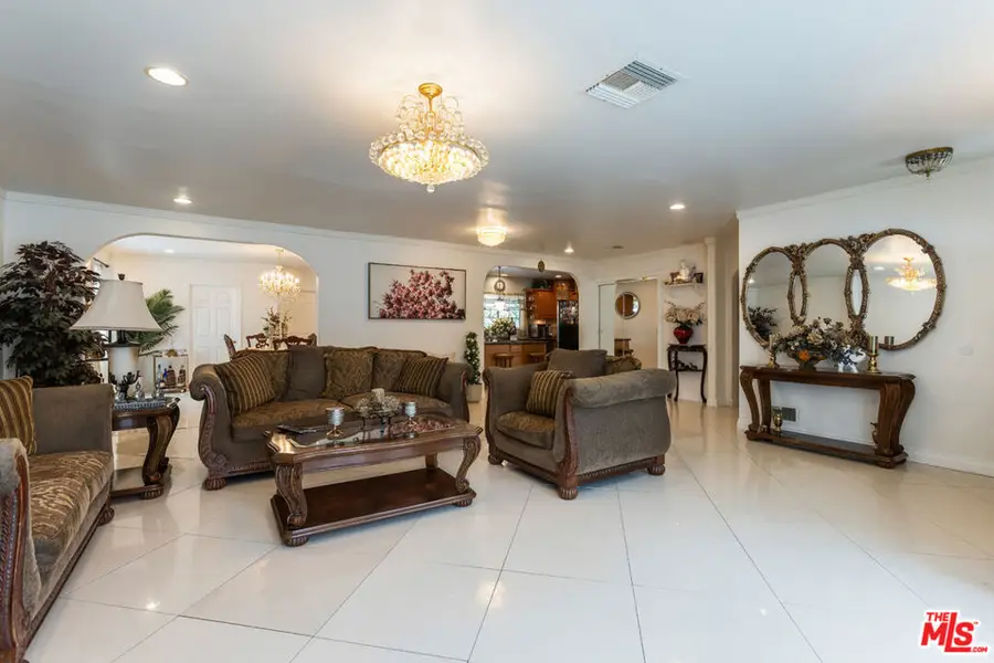 7511 Corbin Avenue, Winnetka, CA 91306 - #2