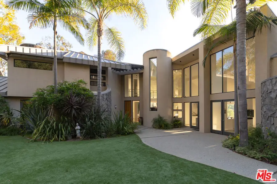 1060 E Oakmont Drive, Los Angeles, CA 90049 - #2