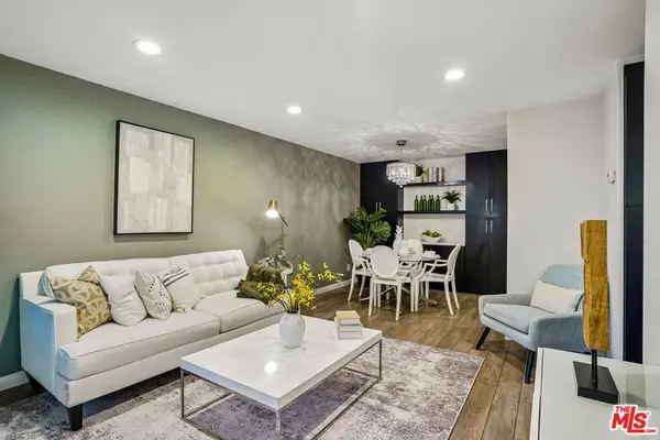 685 N Ashurst Court #203, Palm Springs, CA 92262