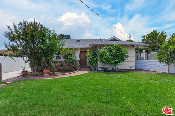 23036 Victory Boulevard, Woodland Hills, CA 91367