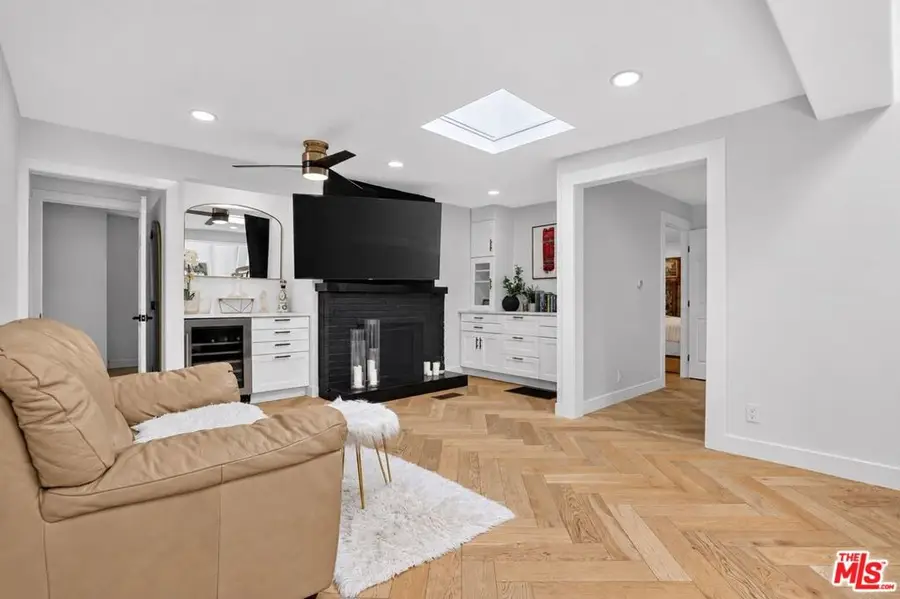 5121 Morella Avenue, Valley Village, CA 91607 - #3