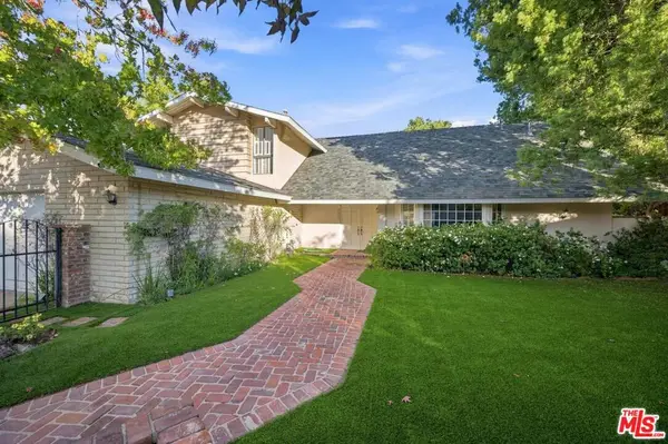 2527 Banyan Drive, Los Angeles, CA 90049