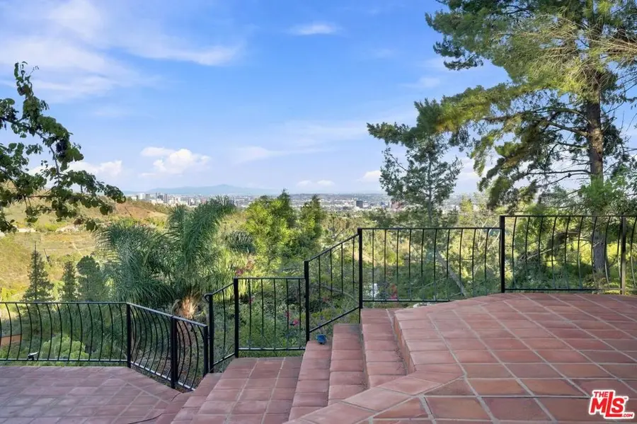 2527 Banyan Drive, Los Angeles, CA 90049 - #3