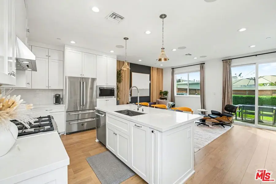 1209 N Commonwealth Avenue, Los Angeles, CA 90029 - #3