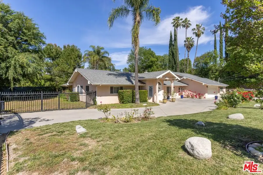 19717 Wells Drive, Woodland Hills, CA 91364 - #2