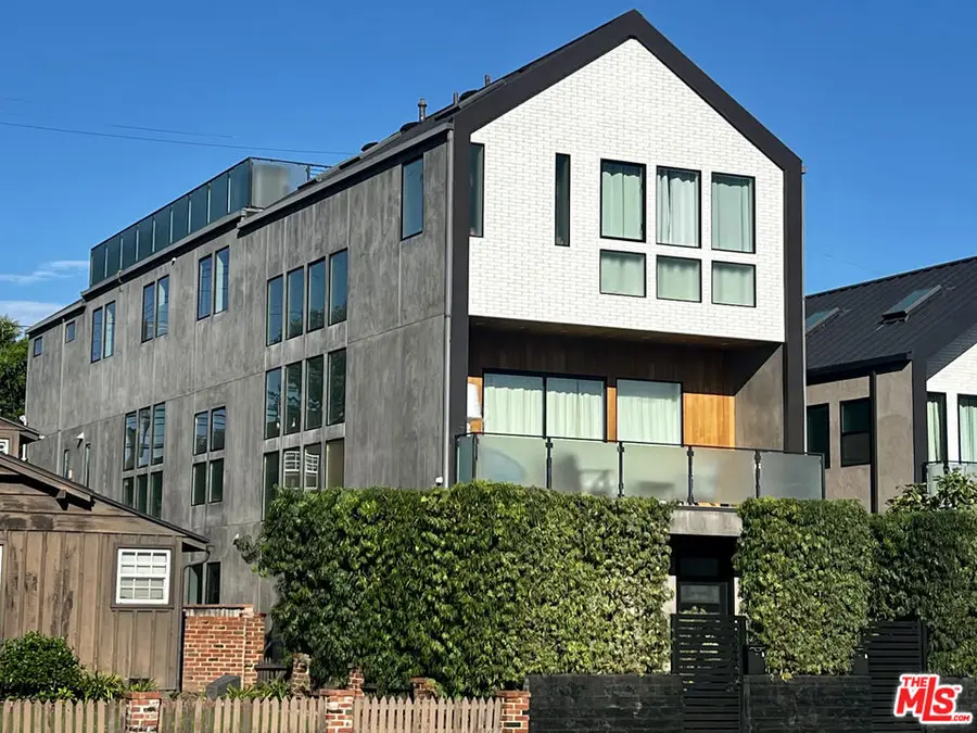 2606 S Barrington Avenue, Los Angeles, CA 90064 - #2