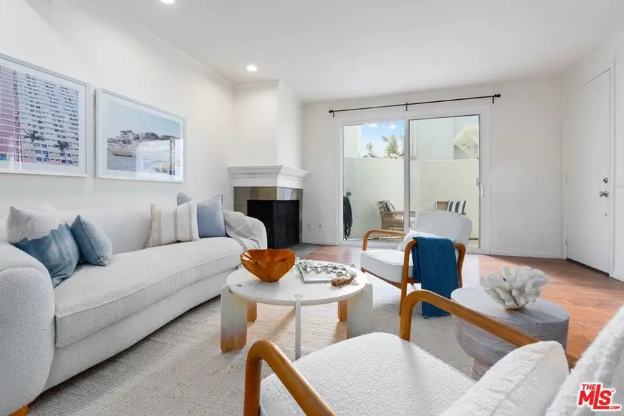 910 19th Street #10, Santa Monica, CA 90403 - #2