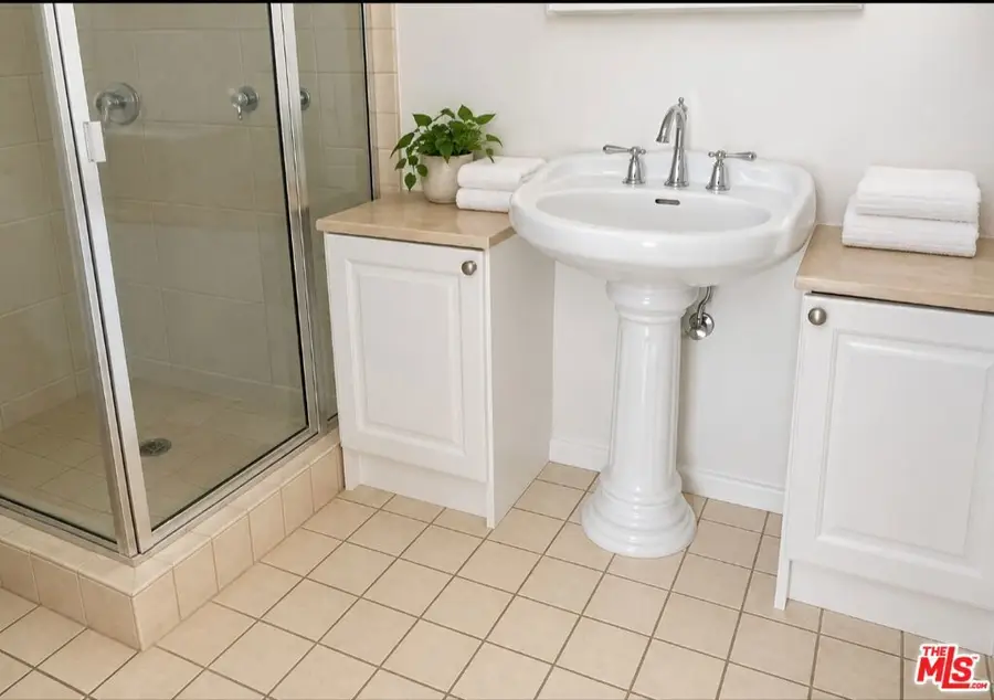 5402 W 57th Street, Los Angeles, CA 90056 - #2
