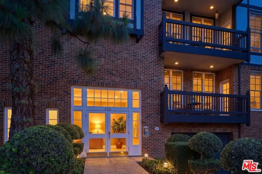 420 S Barrington Avenue #102, Los Angeles, CA 90049 - #3