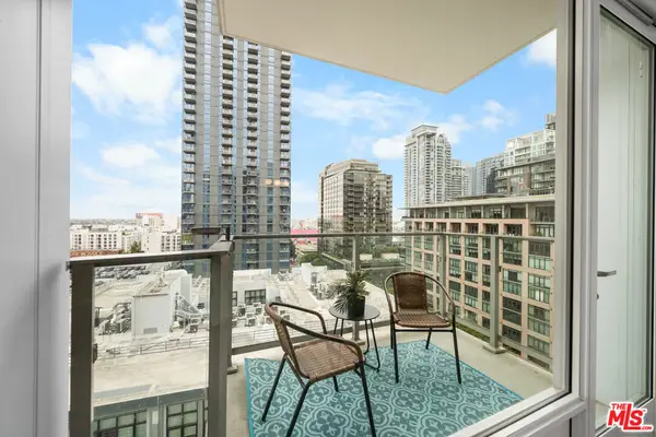 1050 S Grand Avenue #1303, Los Angeles, CA 90015
