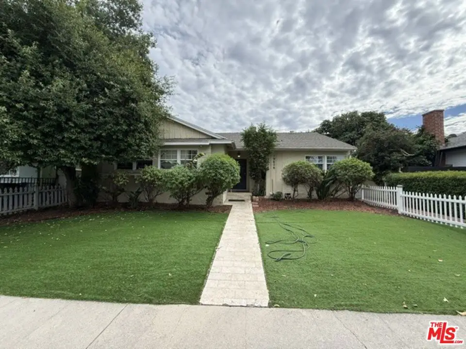 19604 Victory Boulevard, Reseda, CA 91335 - #1