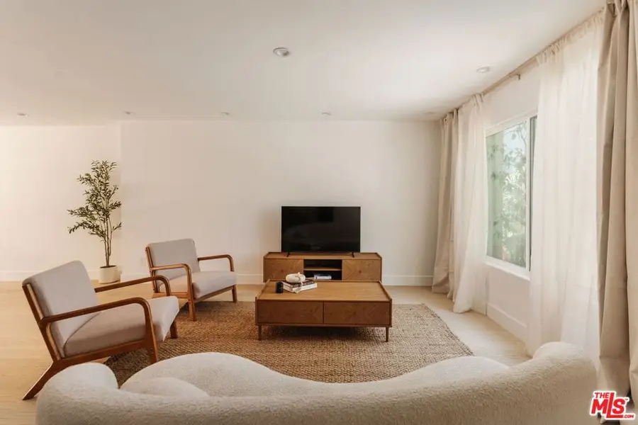 1337 Centinela Avenue #2, Santa Monica, CA 90404 - #2