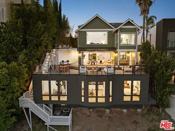 8446 Grand View Drive, Los Angeles, CA 90046