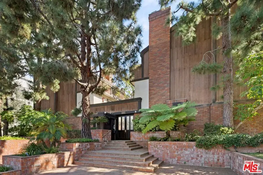202 San Vicente Boulevard #12, Santa Monica, CA 90402 - #2