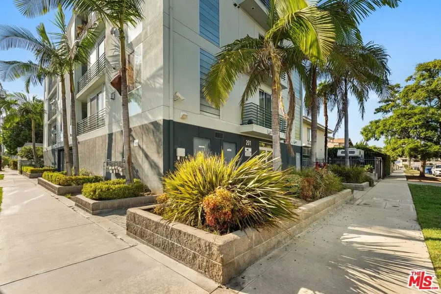 201 N Manhattan Place, Los Angeles, CA 90004 - #2