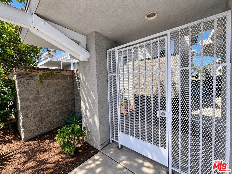 627 W Regent Street, Inglewood, CA 90301 - #2